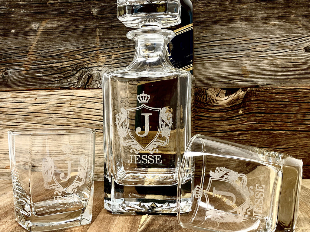 Engraved Whiskey Decanter Gift Set with Glasses – Personalized Christmas Gift for Him, Dad, Husband, or Boyfriend