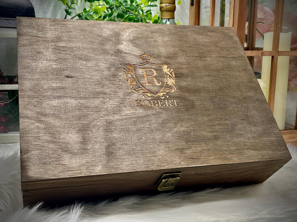 Engraved Whiskey Decanter Gift Set with Glasses – Personalized Christmas Gift for Him, Dad, Husband, or Boyfriend