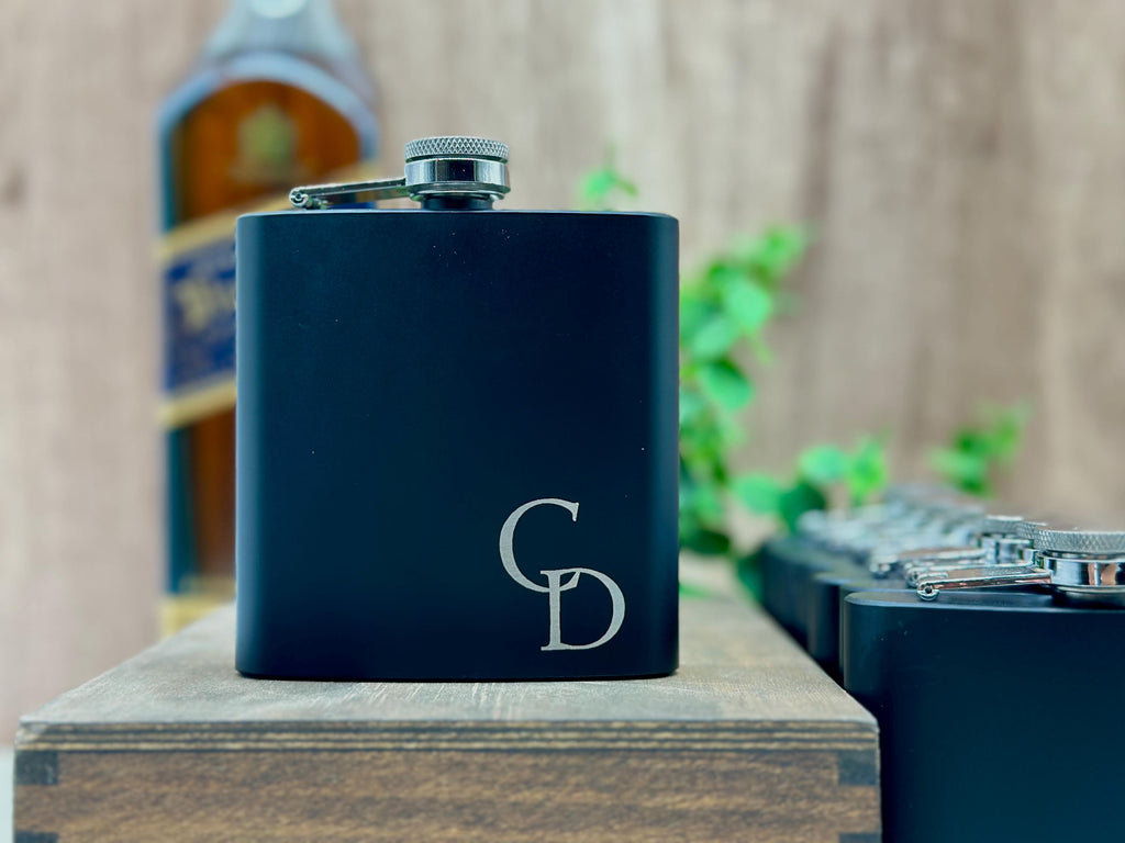 Personalized Groomsmen Flasks, Best Man Gift, Custom Black Flask for Best Man, Black Hip Flask, Groomsmen Gifts, Gifts for Wedding Party.