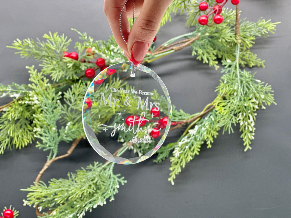 Personalized First Christmas Ornament for Married Couple, Custom Glass Ornament with Gift Box, Newlywed Holiday Keepsake for 2025
