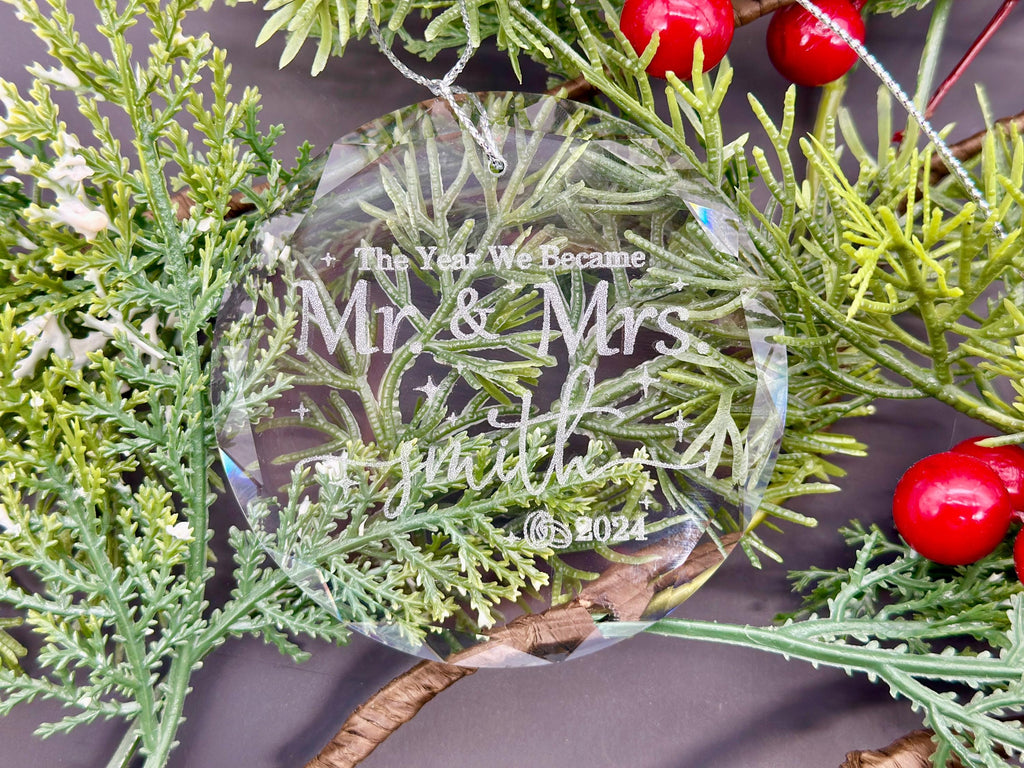 Personalized First Christmas Ornament for Married Couple, Custom Glass Ornament with Gift Box, Newlywed Holiday Keepsake for 2025