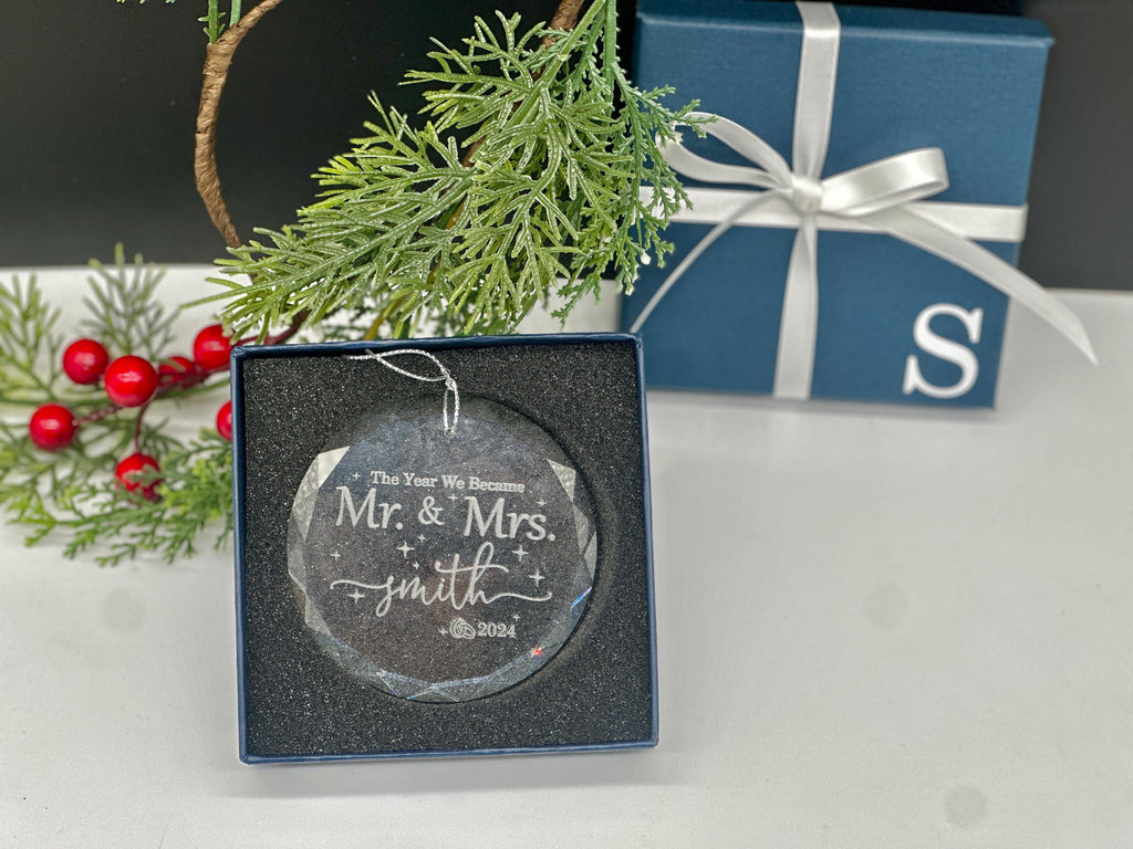 Personalized First Christmas Ornament for Married Couple, Custom Glass Ornament with Gift Box, Newlywed Holiday Keepsake for 2025