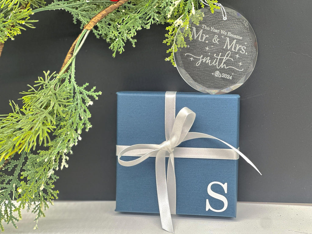 Personalized First Christmas Ornament for Married Couple, Custom Glass Ornament with Gift Box, Newlywed Holiday Keepsake for 2025