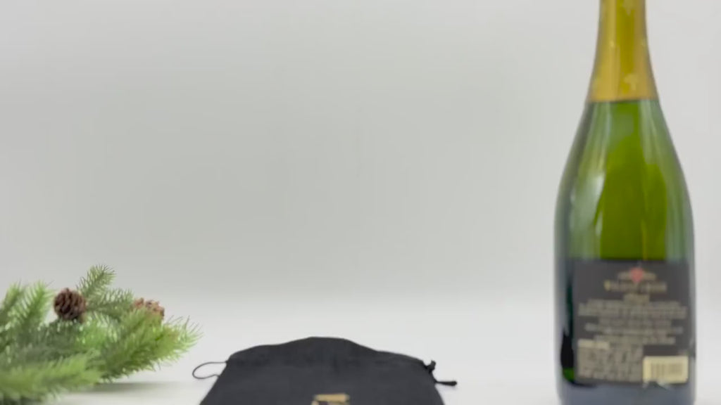 Personalized Christmas Wine Bag, Custom Holiday Gift Bag for Wine Bottles, Reusable Burlap Wine Sack for Hostess or Secret Santa