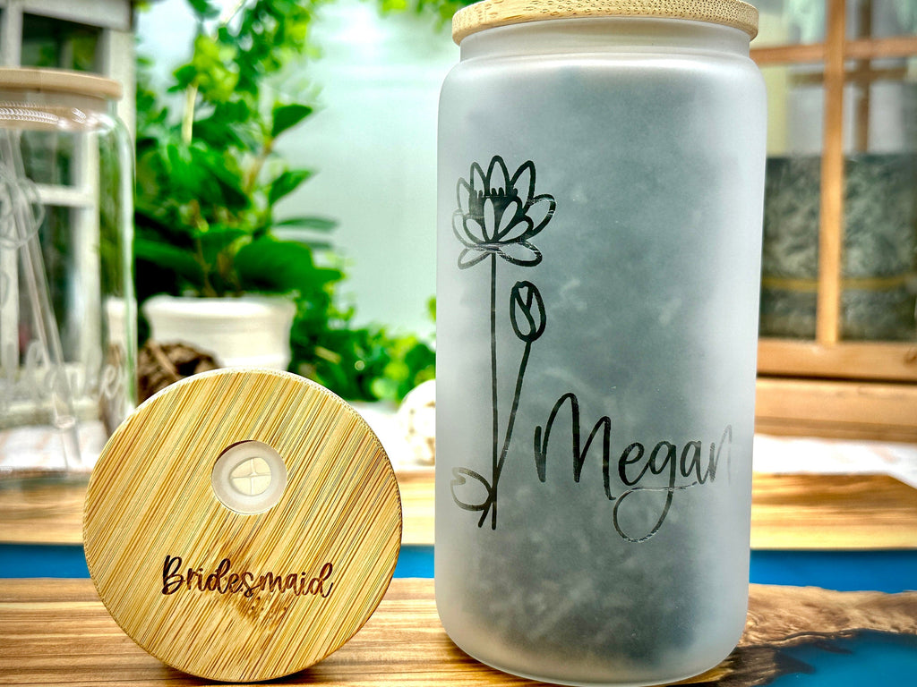 Personalized Birth Month Flower Engraved Can Glass and Bamboo Lid for Bridesmaid Gift Ideas